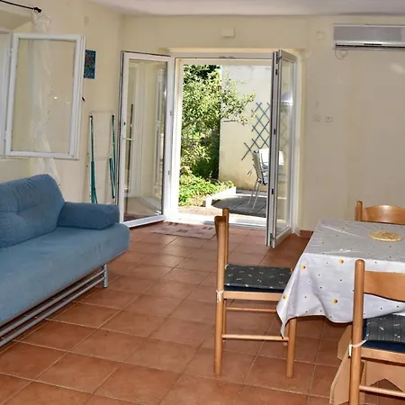 Lana Apartment
