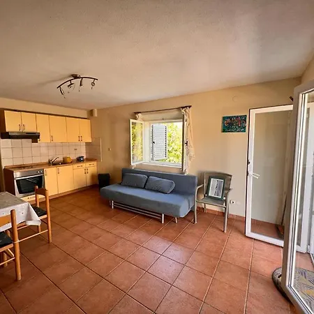 Apartman Lana *