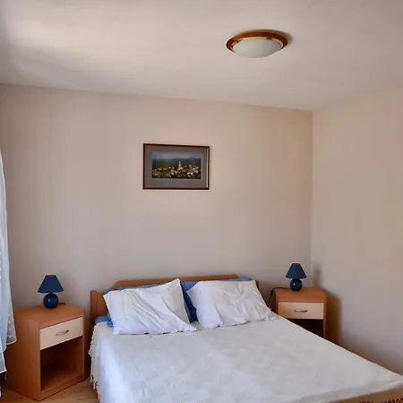 Lana Apartman *